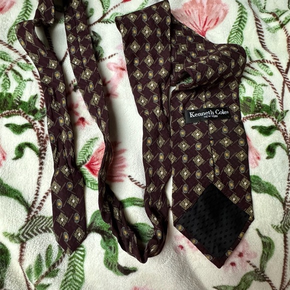 Kenneth Cole Dark Brown Geometric Men's Tie - Picture 3 of 3